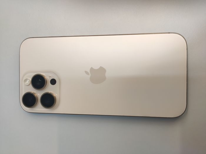 Apple iPhone 16 Pro Max — photo 4 of 10