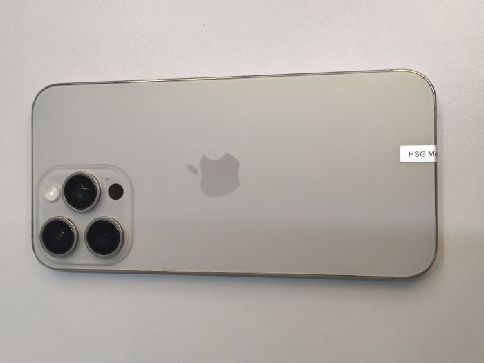 Apple iPhone 15 Pro Max — photo 4 of 10