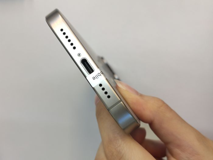Apple iPhone 15 Pro Max — photo 7 of 10