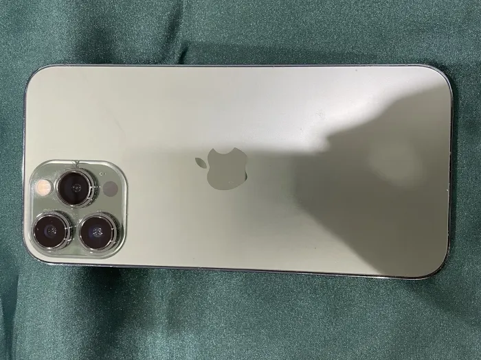 Apple iPhone 13 Pro Max — photo 6 of 10