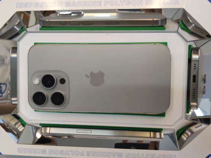 Apple iPhone 15 Pro — photo 2 of 10