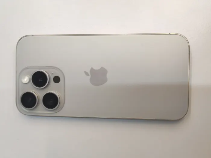 Apple iPhone 15 Pro — photo 4 of 10