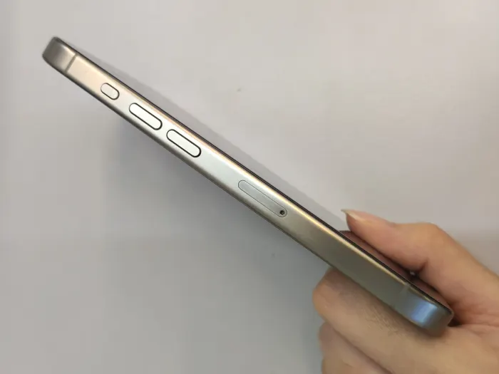 Apple iPhone 15 Pro — photo 5 of 10