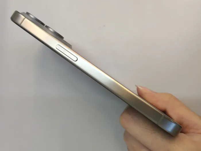 Apple iPhone 15 Pro — photo 6 of 10