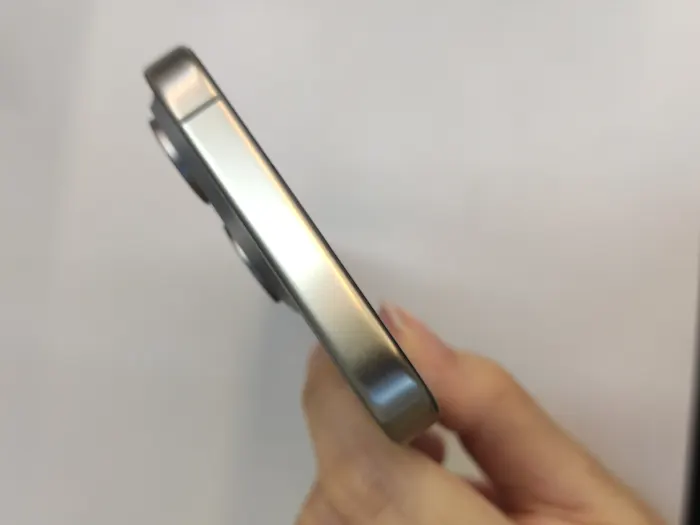 Apple iPhone 15 Pro — photo 8 of 10