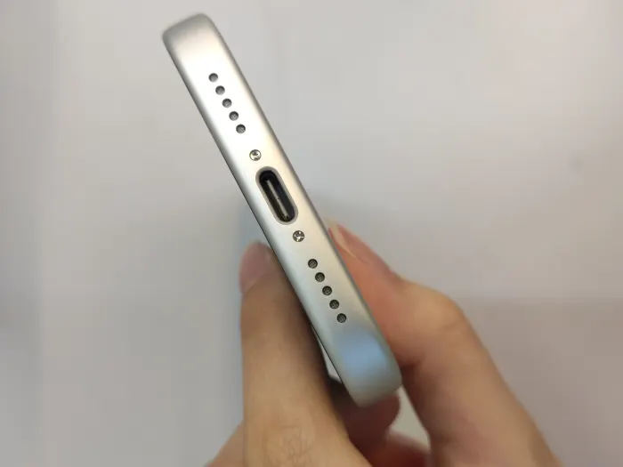 Apple iPhone 17 Pro — photo 7 of 10