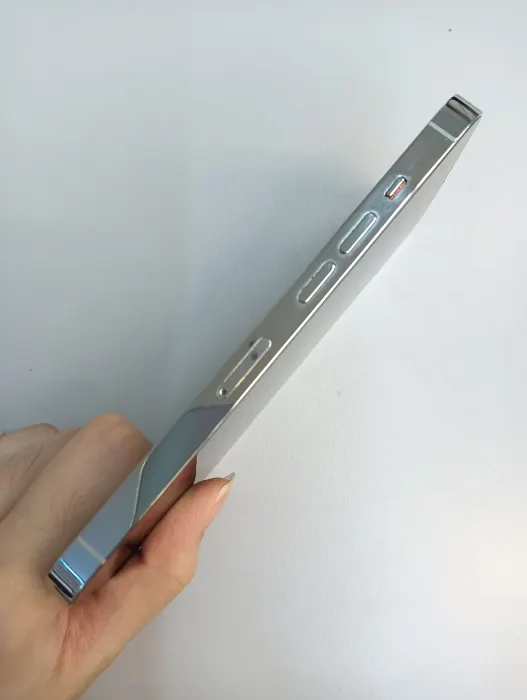 Apple iPhone 13 Pro — photo 2 of 10