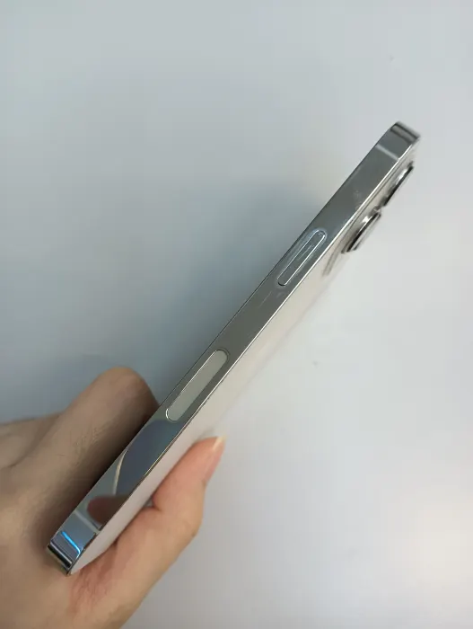 Apple iPhone 13 Pro — photo 3 of 10