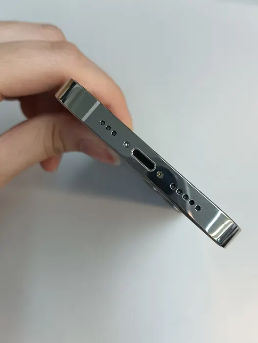Apple iPhone 13 Pro — photo 4 of 10