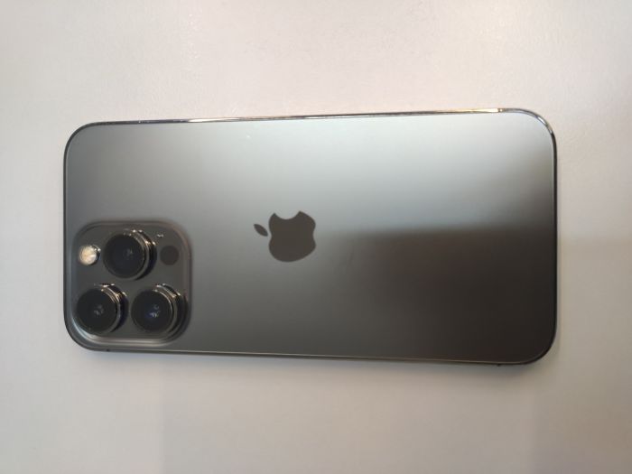 Apple iPhone 13 Pro — photo 2 of 11