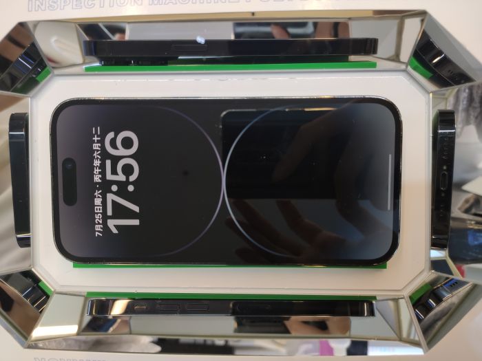 Apple iPhone 14 Pro — photo 3 of 10