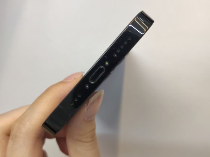 Apple iPhone 14 Pro — photo 7 of 10