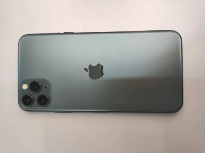 Apple iPhone 11 Pro Max — photo 4 of 10