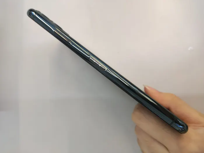 Apple iPhone 11 Pro Max — photo 6 of 10