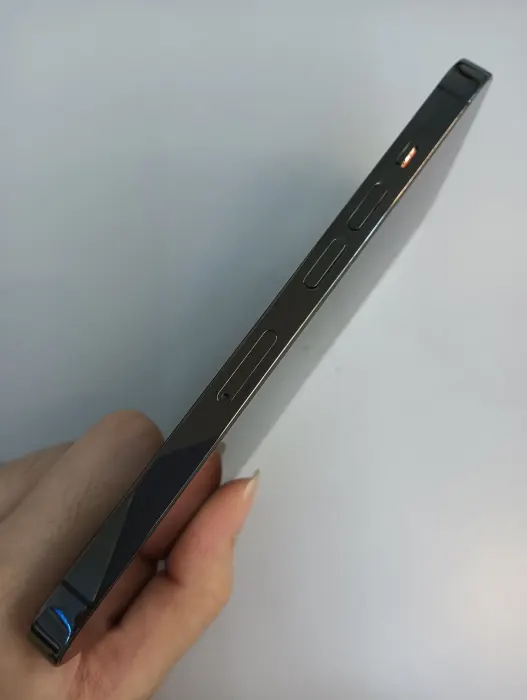 Apple iPhone 13 Pro — photo 2 of 10