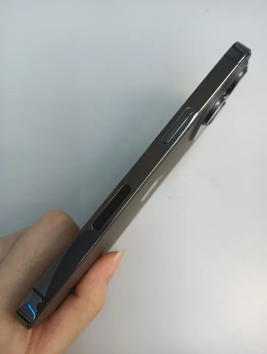Apple iPhone 13 Pro — photo 3 of 10