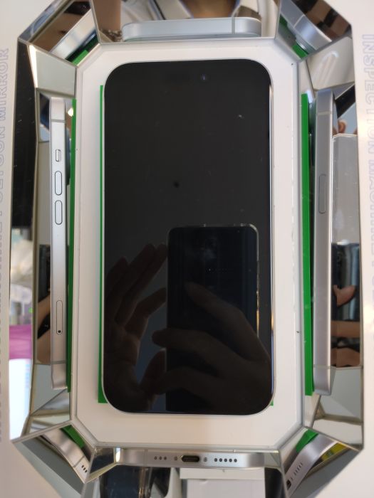 Apple iPhone 15 — photo 3 of 10