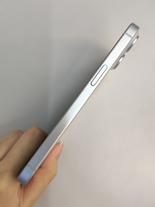 Apple iPhone 15 — photo 6 of 10