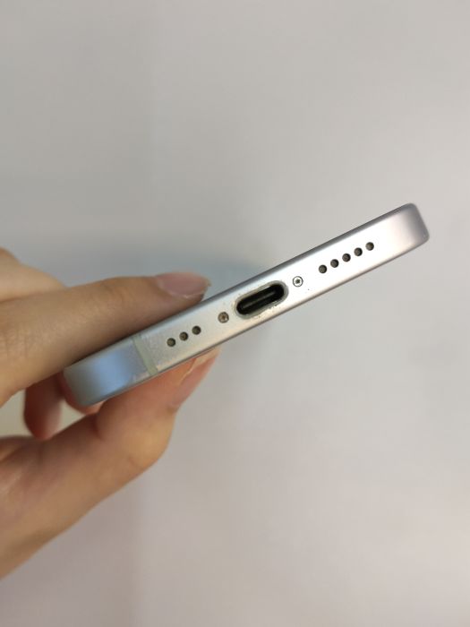 Apple iPhone 15 — photo 7 of 10