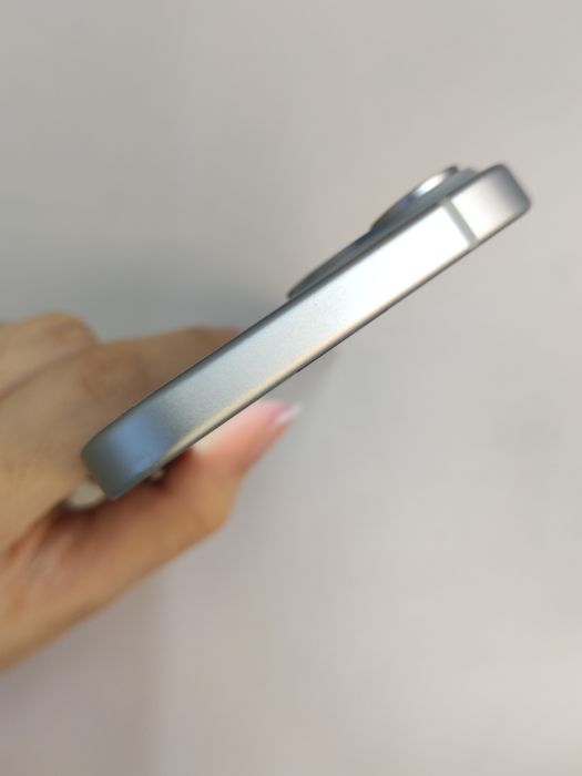 Apple iPhone 15 — photo 8 of 10