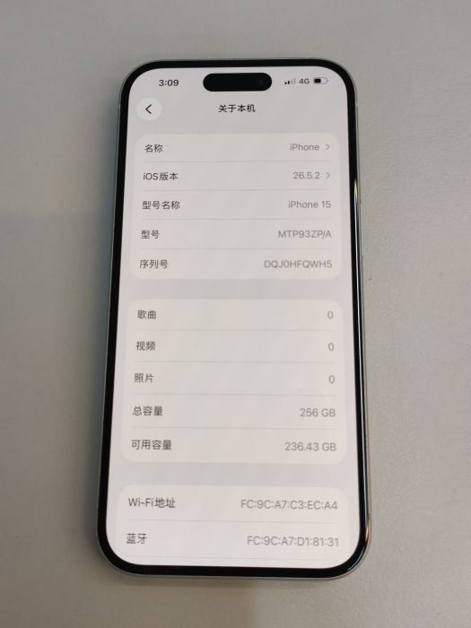 Apple iPhone 15 — photo 10 of 10