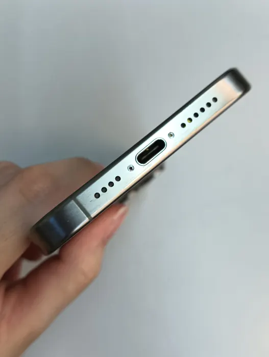 Apple iPhone 15 Pro Max — photo 6 of 10