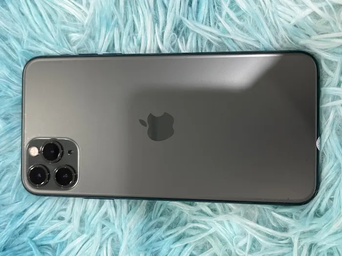 Apple iPhone 11 Pro Max — photo 6 of 10