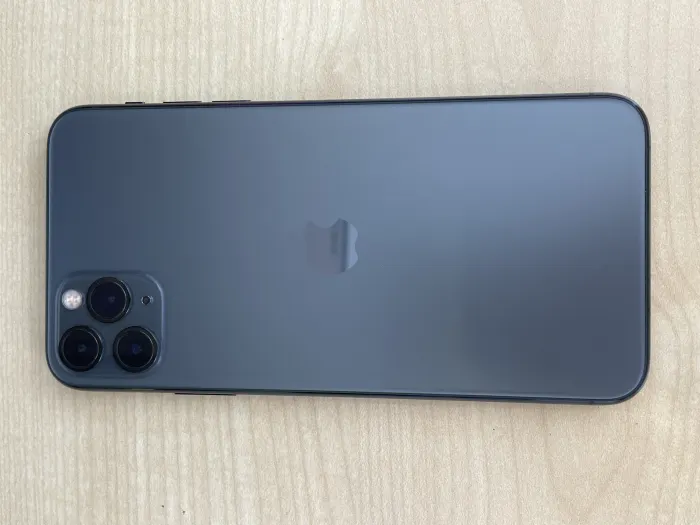 Apple iPhone 11 Pro Max — photo 4 of 10
