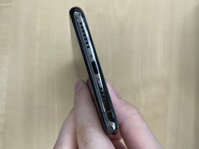Apple iPhone 11 Pro Max — photo 6 of 10