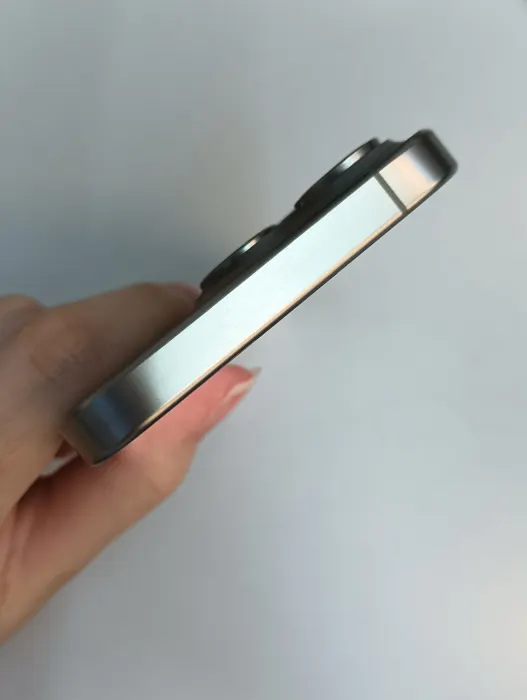 Apple iPhone 15 Pro — photo 7 of 10