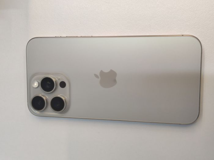 Apple iPhone 15 Pro Max — photo 4 of 10
