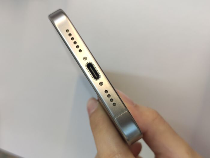 Apple iPhone 15 Pro Max — photo 7 of 10