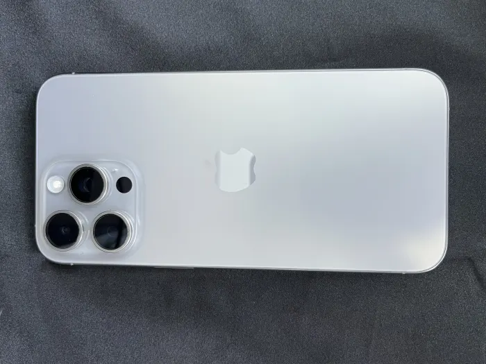 Apple iPhone 15 Pro Max — photo 4 of 10