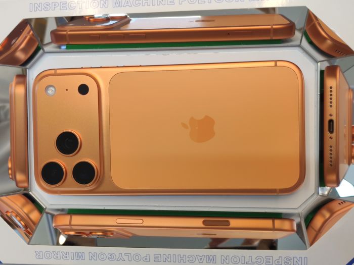 Apple iPhone 17 Pro Max — photo 2 of 10