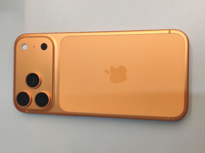 Apple iPhone 17 Pro Max — photo 4 of 10
