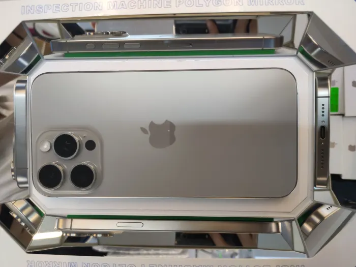 Apple iPhone 15 Pro Max — photo 2 of 10