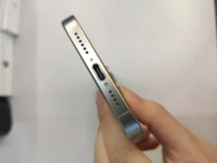 Apple iPhone 15 Pro Max — photo 7 of 10