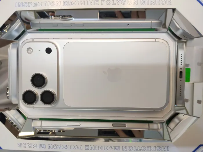 Apple iPhone 17 Pro Max — photo 2 of 10