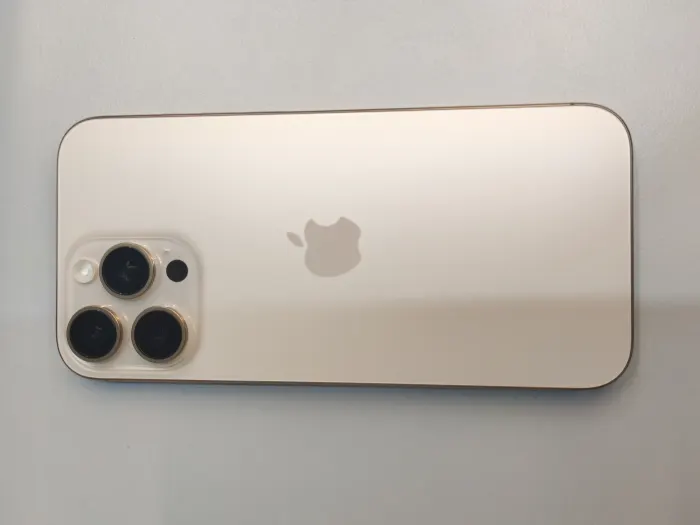 Apple iPhone 16 Pro Max — photo 2 of 10