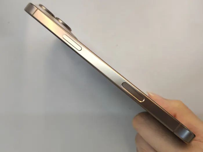 Apple iPhone 16 Pro Max — photo 4 of 10