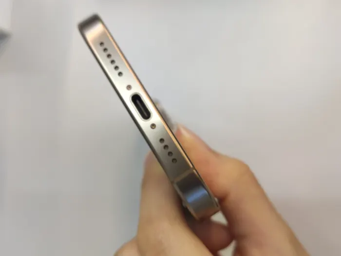 Apple iPhone 16 Pro Max — photo 5 of 10