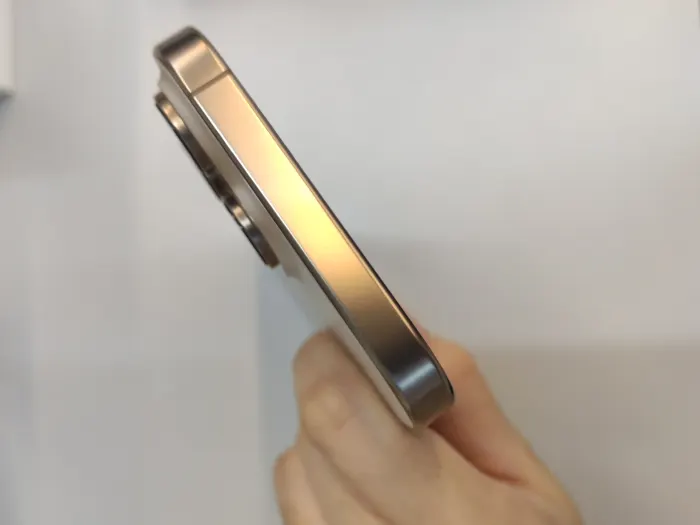 Apple iPhone 16 Pro Max — photo 6 of 10