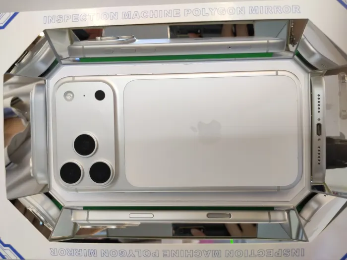 Apple iPhone 17 Pro Max — photo 2 of 10