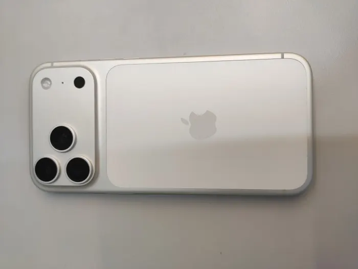 Apple iPhone 17 Pro Max — photo 4 of 10