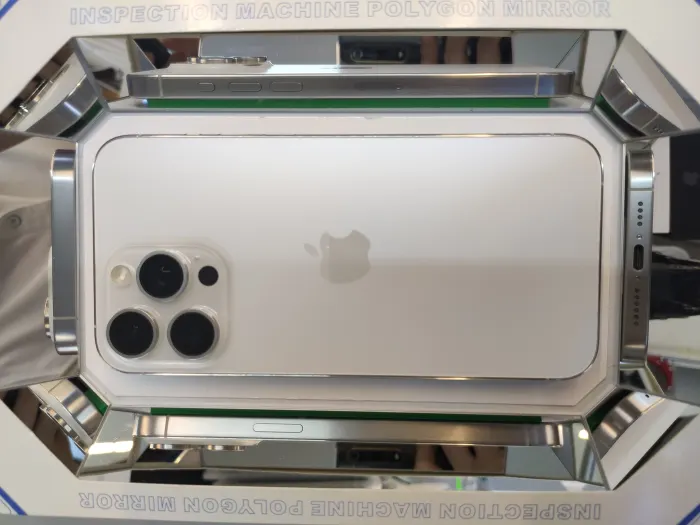 Apple iPhone 15 Pro Max — photo 2 of 10