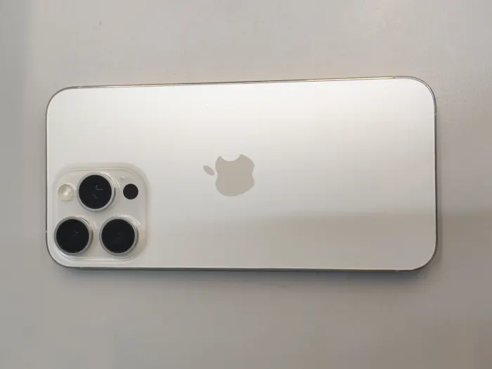 Apple iPhone 15 Pro Max — photo 4 of 10