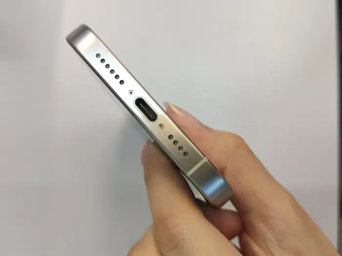 Apple iPhone 15 Pro Max — photo 7 of 10