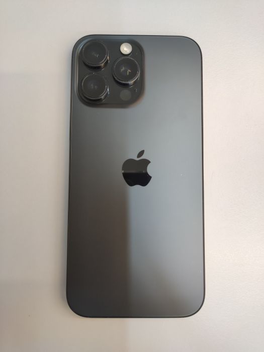Apple iPhone 16 Pro Max — photo 4 of 10