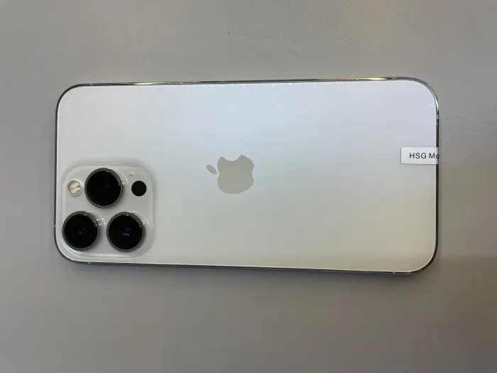 Apple iPhone 13 Pro — photo 2 of 11