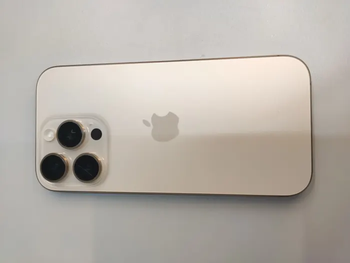 Apple iPhone 16 Pro — photo 1 of 10
